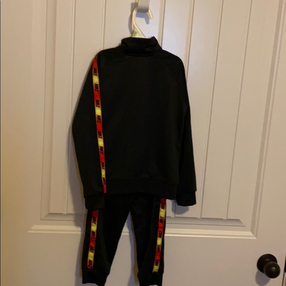 Matching set - Picture 2 of 2